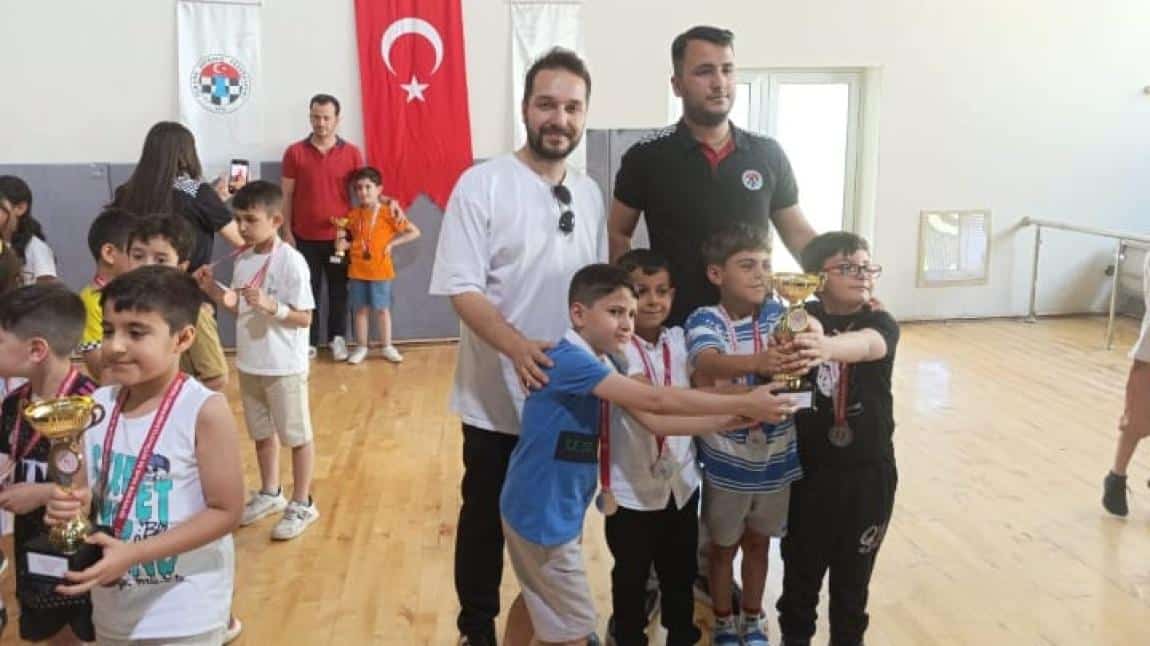 Satrançta Büyük Başarı